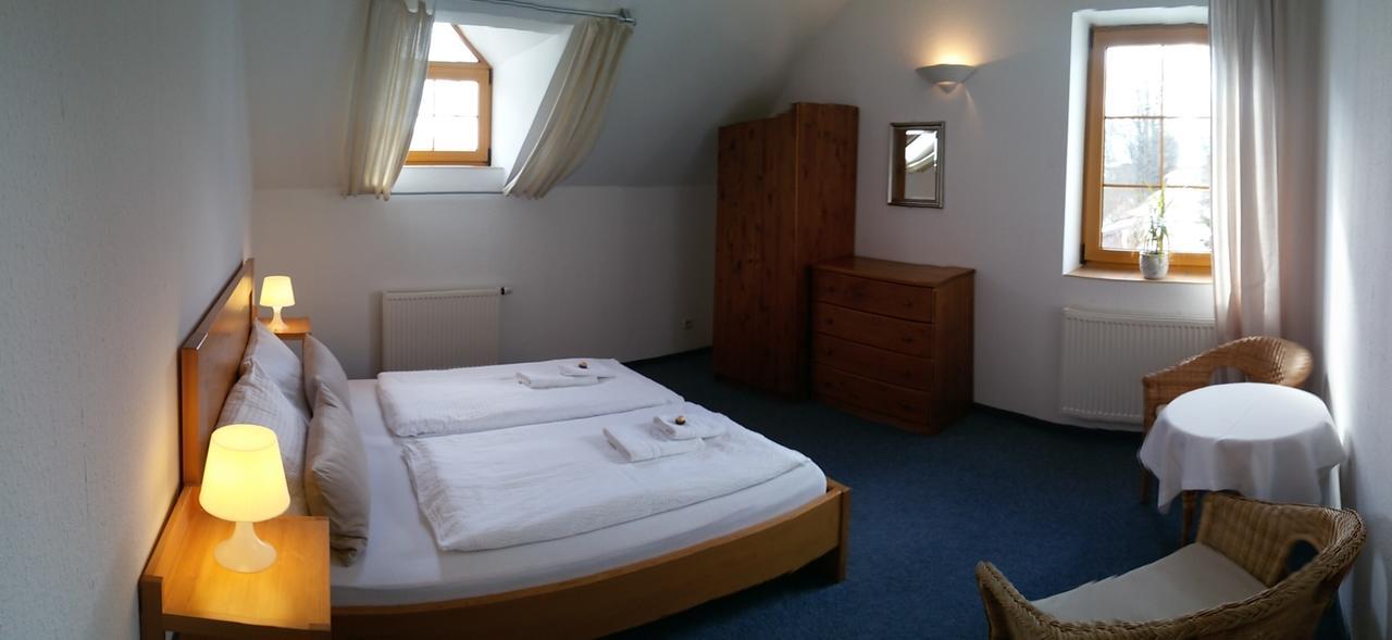 Pension Siesta Zelnava ภายนอก รูปภาพ