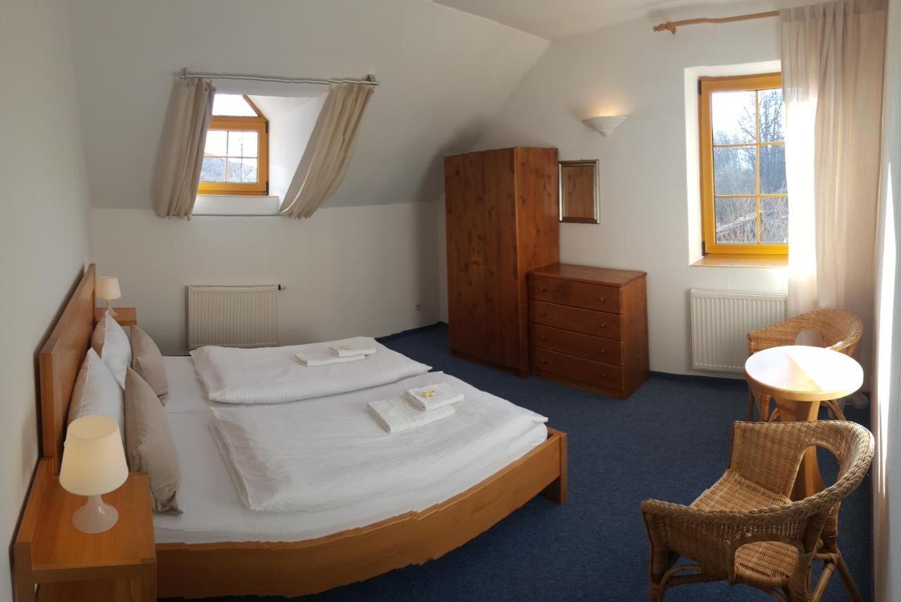 Pension Siesta Zelnava ภายนอก รูปภาพ